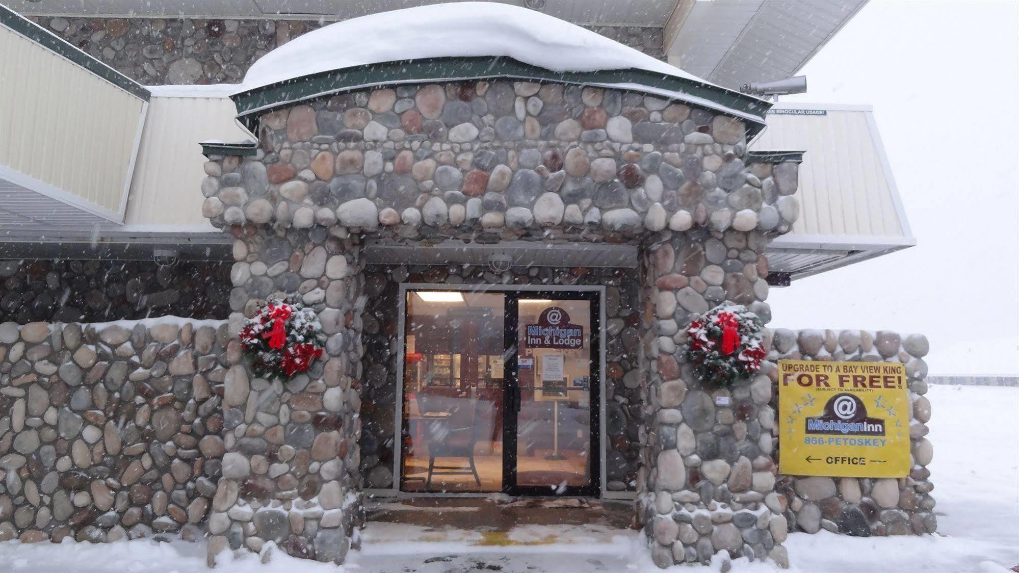 @ Michigan Inn & Lodge Petoskey Exterior photo